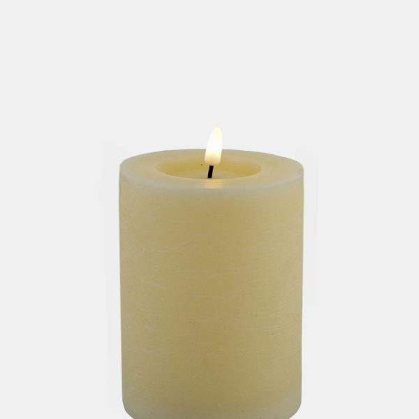 ΚΕΡΙ ΚΥΛΙΝΔΡΟΣ ΚΡΕΜ ΜΕ ΦΛΟΓΑ  3D ΜΕ ΚΕΡΙ ΛΙΩΜΕΝΟ ΣΤΗ ΦΛΟΓΑ 10Χ10Χ15ΕΚ